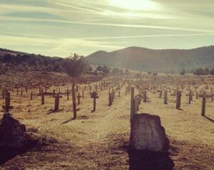 La Ruta del Salvaje Oeste en Burgos: cuatro escenarios que convirtieron la Sierra de la Demanda en Nuevo México 2 Cementerio de Sad Hill en Burgos, construido para El bueno, el feo y el malo