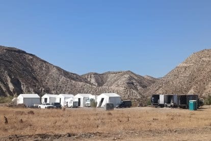 Carta Blanca: el desierto de Tabernas revive la Guerra del Rif de 1921 4 Campamento base del rodaje de Carta Blanca en el Desierto de Tabernas