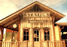 MiniHollywood transformado en Hope City para Ultime Western 2027