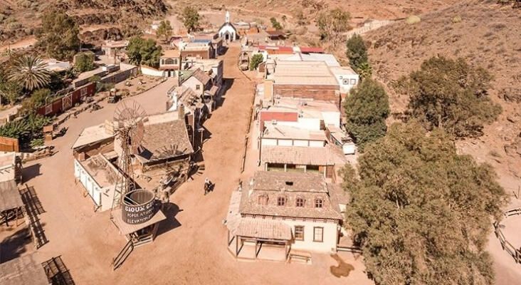 Sioux City Gran Canaria: vista aerea del poblado del Oeste en el Canon del Aguila