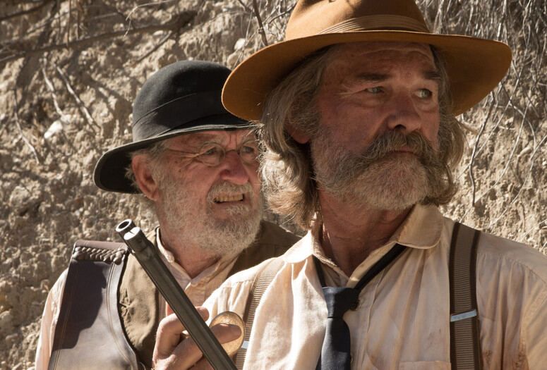 Fotograma de Bone Tomahawk, analizada en Weird Western. Cine del oeste sin fronteras
