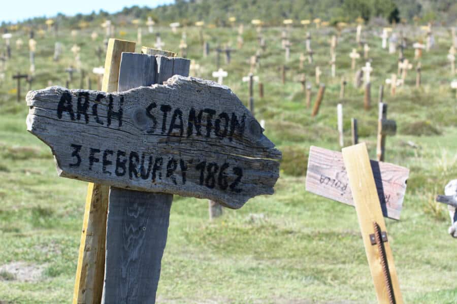 Sad Hill y Carlo Simi: quién hace qué realmente (con las precisiones directas de la asociación) 1 Cruz de Arch Stanton, la tumba del duelo final de El bueno, el feo y el malo, en el cementerio de Sad Hill