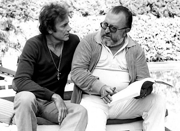 Sergio Leone con Clint Eastwood durante el rodaje de su primer film, citado en Sergio Leone: Algo que ver con la muerte
